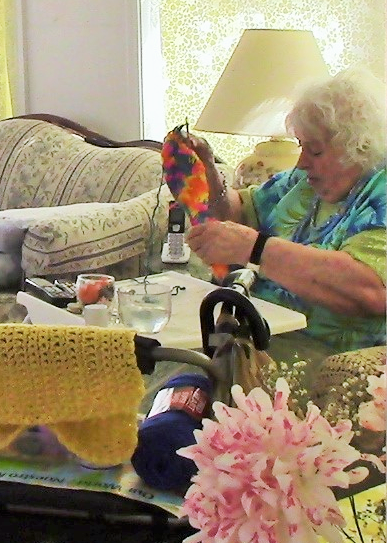 mom-crocheting (2)